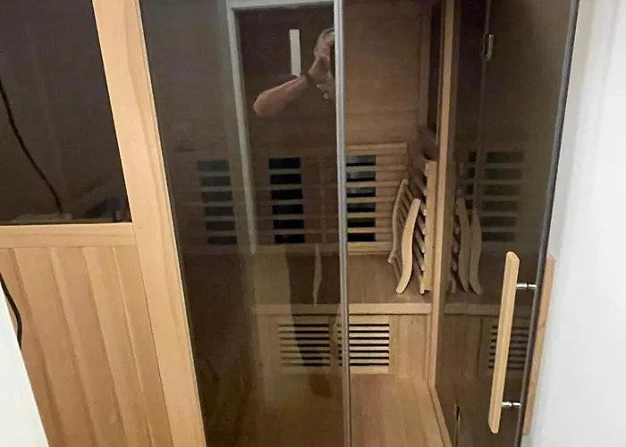 Elena * هينترستودر