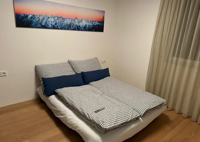 Elena هينترستودر